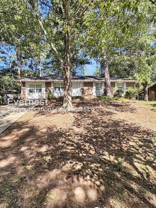 10085 Brass Ring Rd in Jonesboro, GA - Foto de edificio