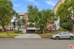 429 N Oakhurst Dr in Beverly Hills, CA - Building Photo