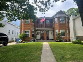 67 Sagamore Hill Dr in Port Washington, NY - Building Photo