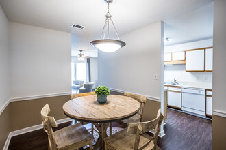 Shadow Lake Apartments in Flowood, MS - Building Photo - Interior Photo