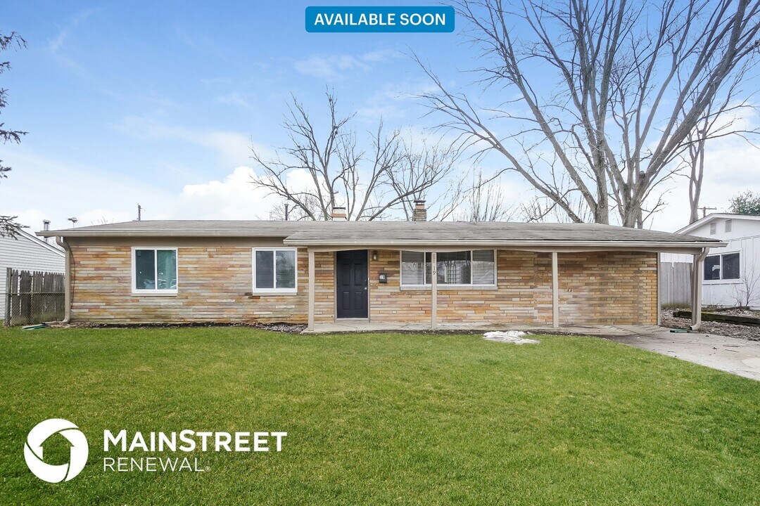 19 Southlane Dr in New Whiteland, IN - Building Photo