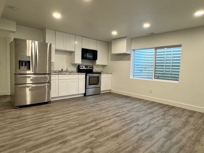 property at 7687 N Kings Canyon Rd