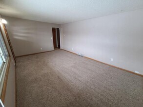 106 8th Ave NE in Mandan, ND - Building Photo - Building Photo
