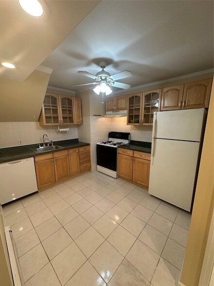 809 Hampshire Rd in Bay Shore, NY - Building Photo - Building Photo