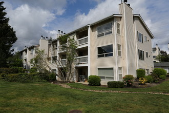 Juniper Ridge Apartments in Bellevue, WA - Foto de edificio - Building Photo