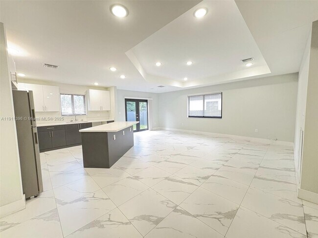 2518 NW 9th Pl in Fort Lauderdale, FL - Building Photo - Building Photo