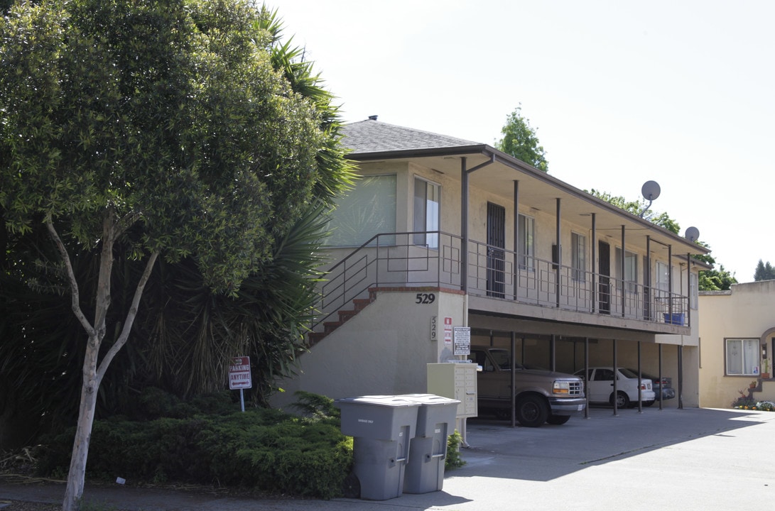 527-529 Callan Avenue in San Leandro, CA - Building Photo