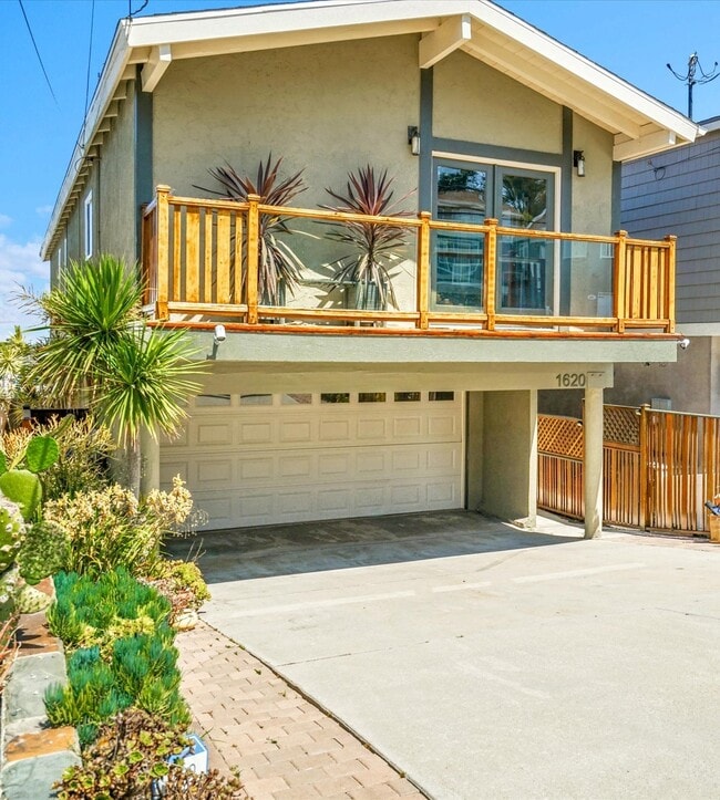 property at 1620 Harper Ave