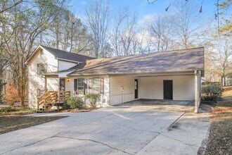 1860 Rainbow Ln in Powder Springs, GA - Foto de edificio - Building Photo