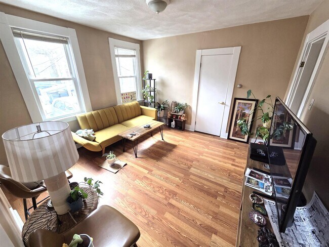 273 Cardinal Medeiros Ave, Unit 1 in Cambridge, MA - Foto de edificio - Building Photo