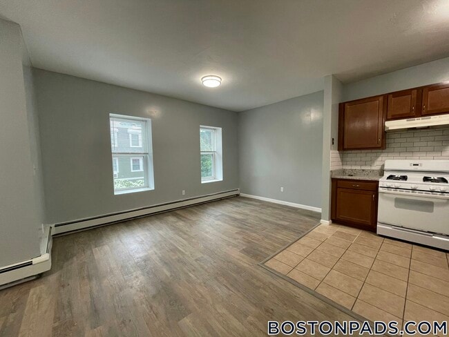 114 Mt Pleasant Ave, Unit 2 in Boston, MA - Foto de edificio - Building Photo