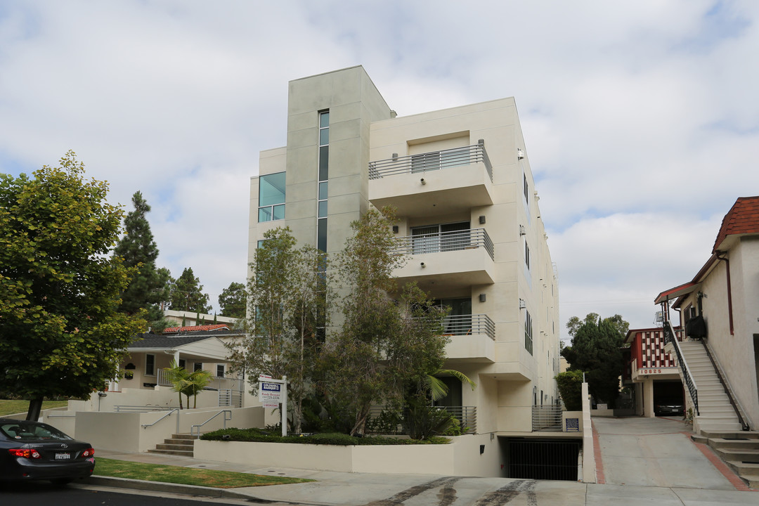 10633 Eastborne Ave in Los Angeles, CA - Building Photo