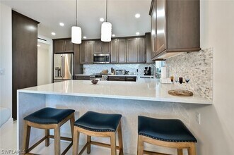 2885 Gulf Shore Blvd N in Naples, FL - Foto de edificio - Building Photo