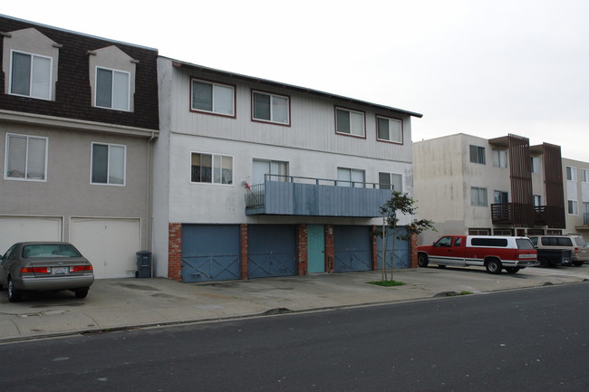 332 Susie Way in South San Francisco, CA - Foto de edificio - Building Photo