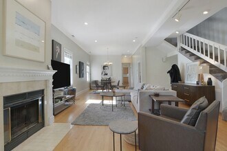 3212 N Kenmore Ave, Unit 2 in Chicago, IL - Building Photo - Building Photo