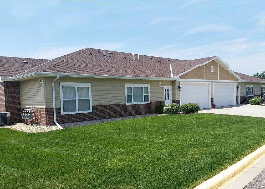 Pinecone Villas in Sartell, MN - Foto de edificio