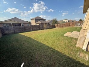 6624 San Isidro Dr in Austin, TX - Foto de edificio - Building Photo