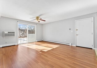 82 Boylston Ln in Lowell, MA - Building Photo - Building Photo