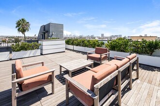 Gramercy Terrace in Los Angeles, CA - Foto de edificio - Building Photo