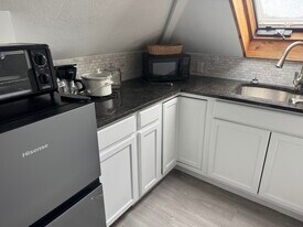 300 Sagamore Rd in Rye, NH - Building Photo