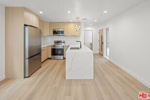 11004 Hortense St in Los Angeles, CA - Building Photo