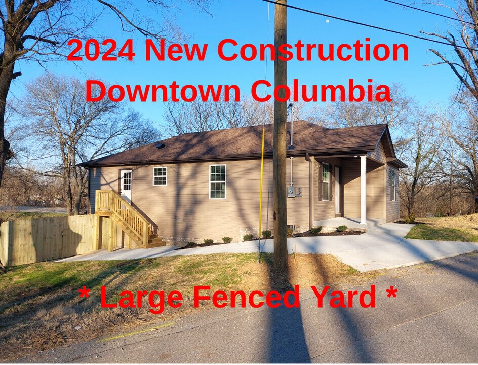 130 W 1st St in Columbia, TN - Building Photo
