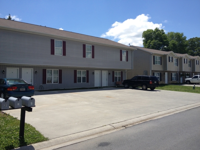 Creekside Quads in Calhoun, GA - Building Photo