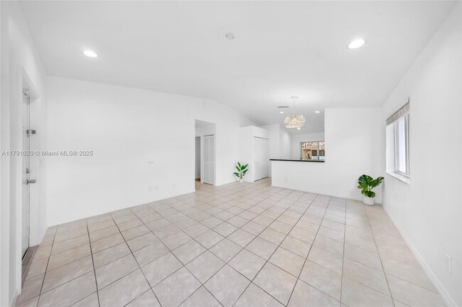 709 NW 208th Way in Pembroke Pines, FL - Building Photo - Building Photo