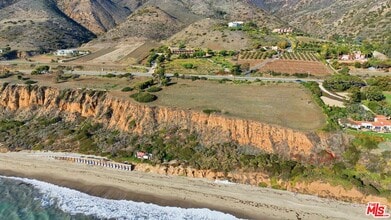 34077 Pacific Coast Hwy in Malibu, CA - Building Photo - Building Photo