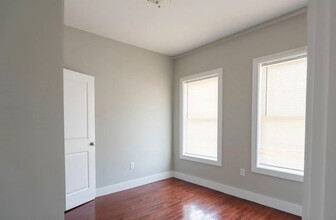 50 Thomas Park, Unit 2 in Boston, MA - Foto de edificio - Building Photo