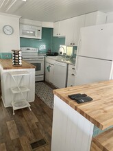 1654 Clearwater Largo Rd in Clearwater, FL - Building Photo - Building Photo