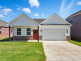 Flyway Crossings in Tulsa, OK - Building Photo