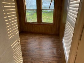 706 S Kansas Ave, Unit B