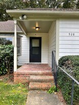 928 Chatfield Dr in Jamestown, NC - Building Photo