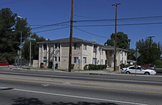 15531 Victory Blvd in Van Nuys, CA - Building Photo
