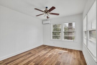 4006 Avenue R 1/2 Rear in Galveston, TX - Building Photo - Building Photo