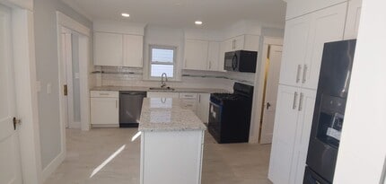 11 Winchester St in Southborough, MA - Building Photo - Building Photo