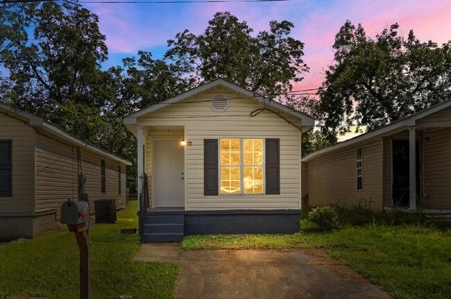 property at 725 3rd Ave N