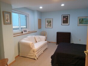 883 Park Knoll Dr in Eagan, MN - Building Photo - Building Photo