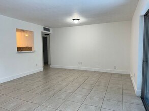 10361 N Kendall Dr in Miami, FL - Building Photo - Building Photo