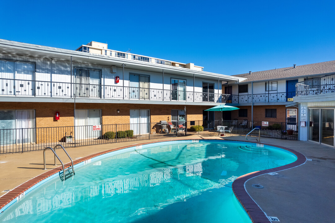 Brigadoon Apartments in Wichita Falls, TX - Foto de edificio