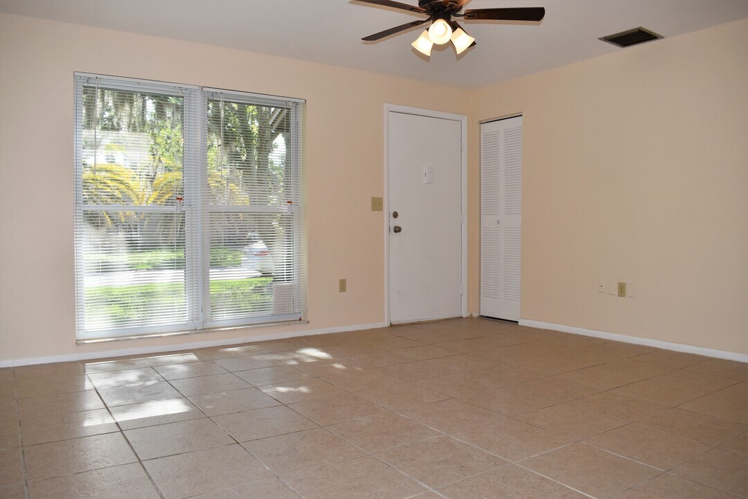 3129 Vanceboro St in New Port Richey, FL - Foto de edificio