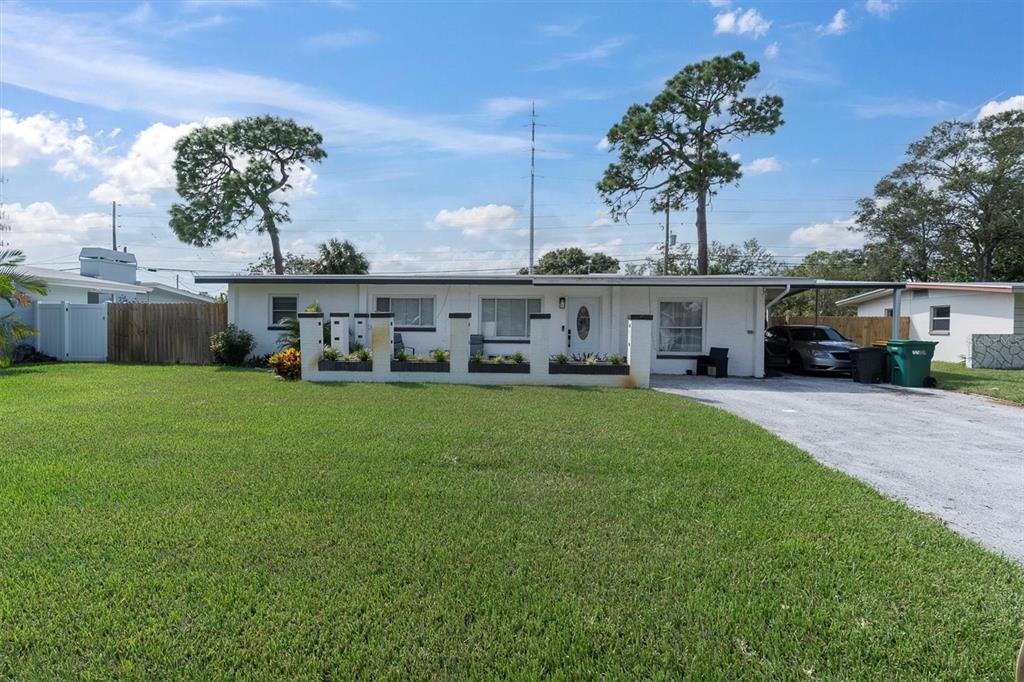 8532 Robin Rd in Seminole, FL - Building Photo