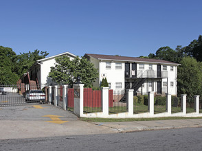 Manor III Apartments in Atlanta, GA - Foto de edificio - Building Photo