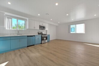 5850 Vineland Ave in Los Angeles, CA - Building Photo - Building Photo