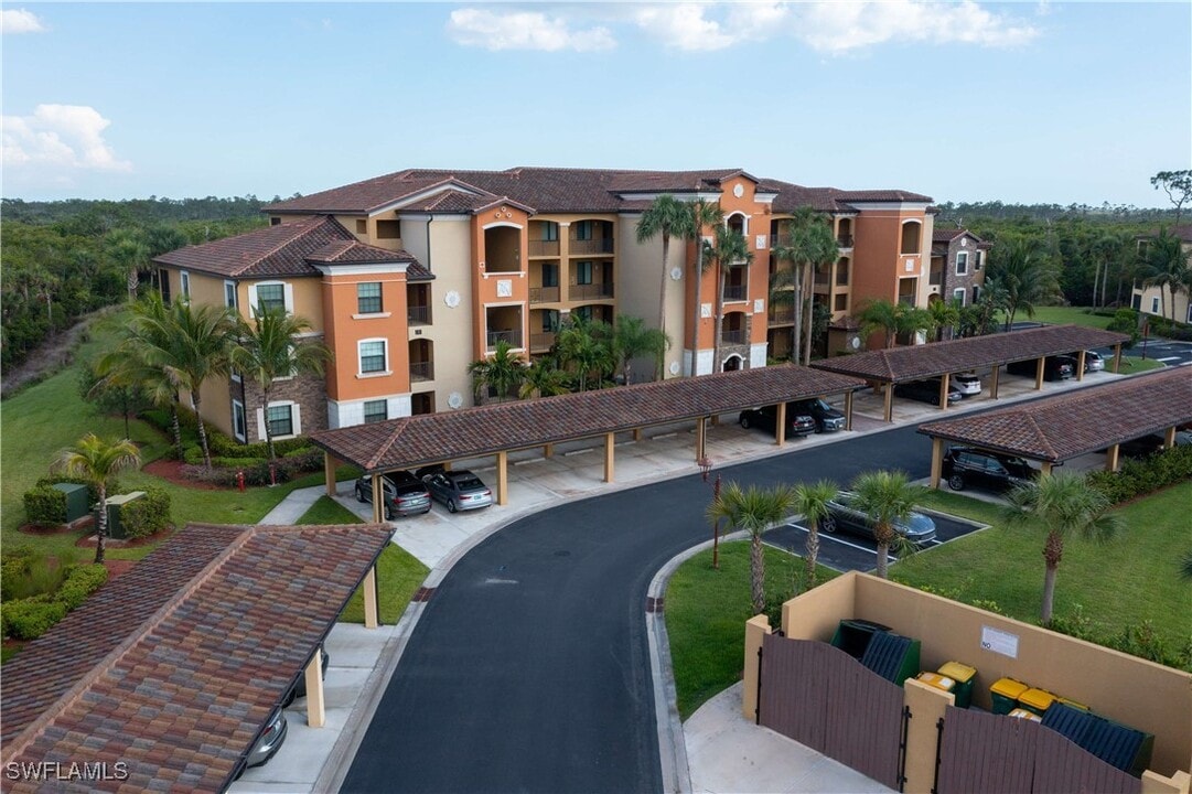 9830 Giaveno Cir in Naples, FL - Building Photo