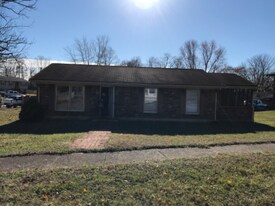 214 Westmoreland Ct in Georgetown, KY - Building Photo