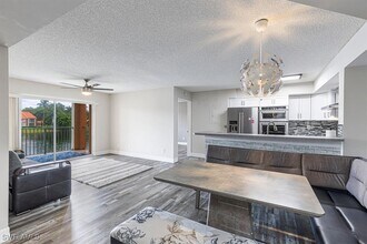 1205 Wildwood Lakes Blvd in Naples, FL - Building Photo - Building Photo