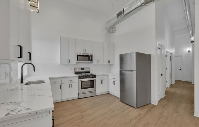 4735 N Artesian Ave, Unit 4731 -201