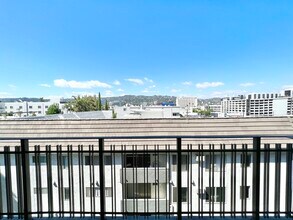 8813 Burton Way-Unit -316 in Los Angeles, CA - Building Photo - Building Photo